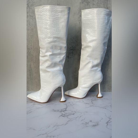 BRAND NEW w/Box Knee-High On Trend Boot. Faux Croc Print. - Picture 3 of 10